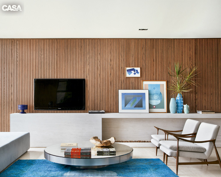 Living room: wood and blue