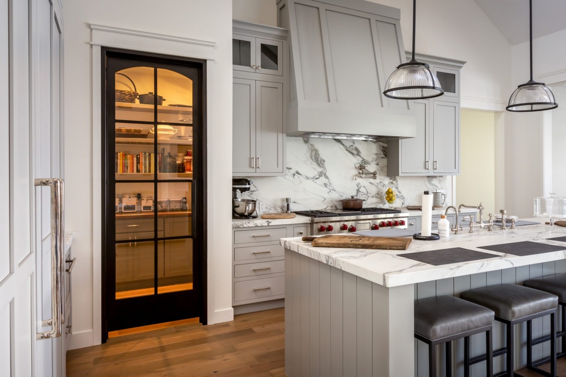 21 Gorgeous Pantry Doors with Glass to Brighten up Your Kitchen - DecorDove