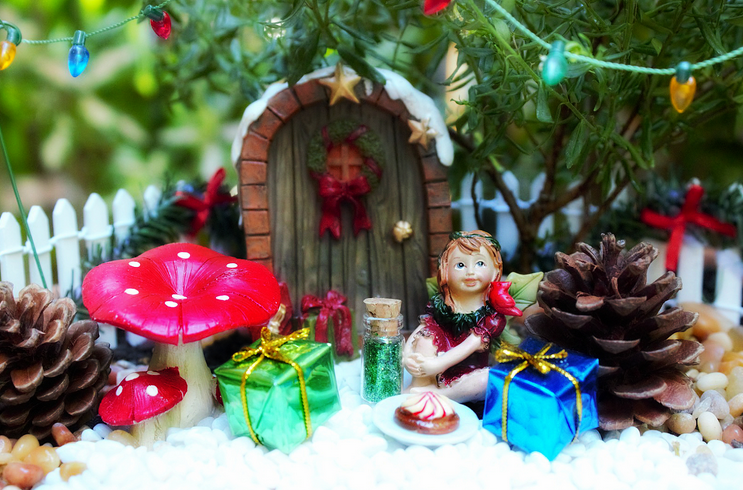 Christmas-Themed Fairy Garden