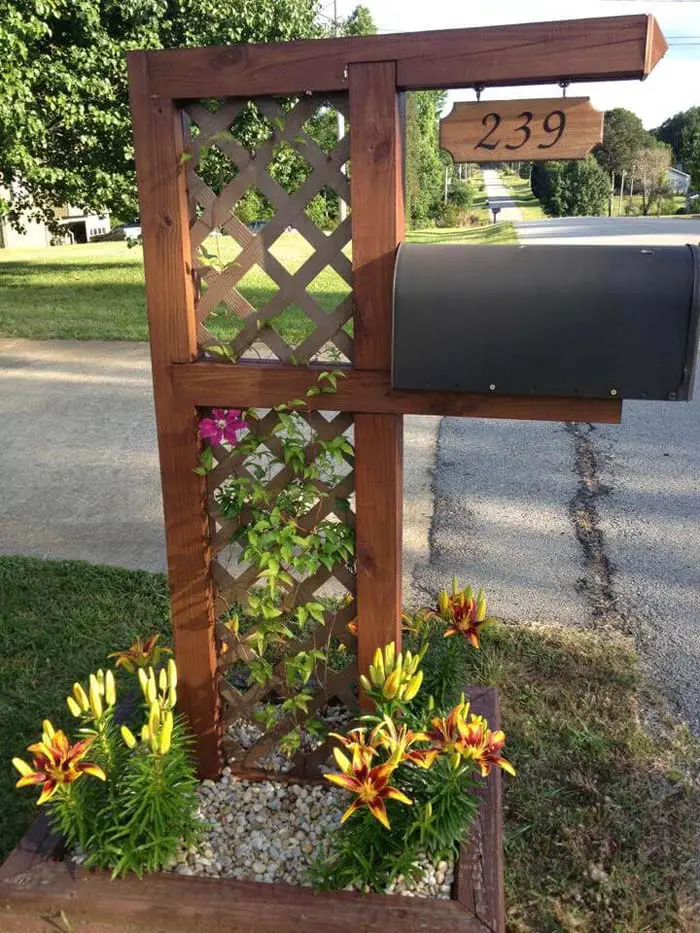 Fence-Inspired Mailbox Post .jpg