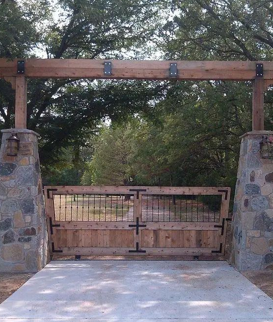 Lodge-Style Gate