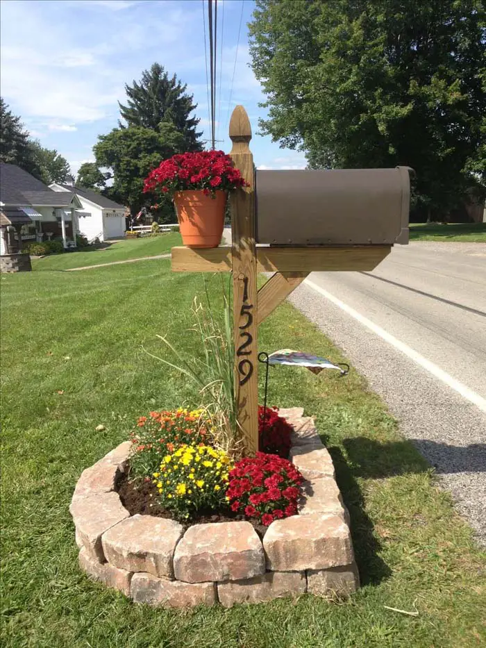 Mailbox that Rises from Rock Garden Base .jpg