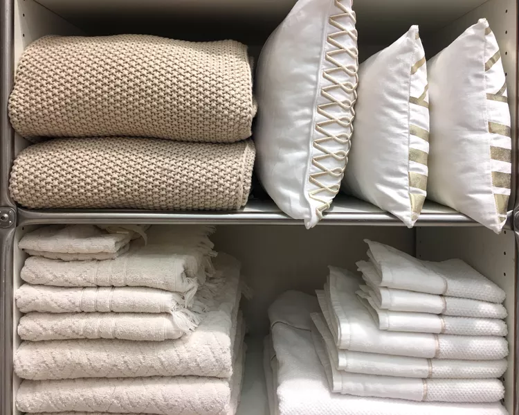 Organizing the Pillows Vertically