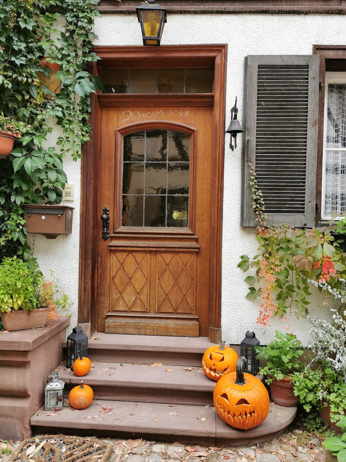 Seasonal Door Decor